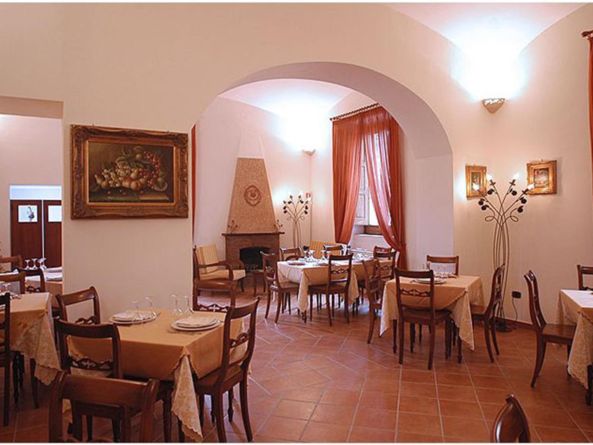 קאסרטה Hotel Ristorante Novecento מראה חיצוני תמונה